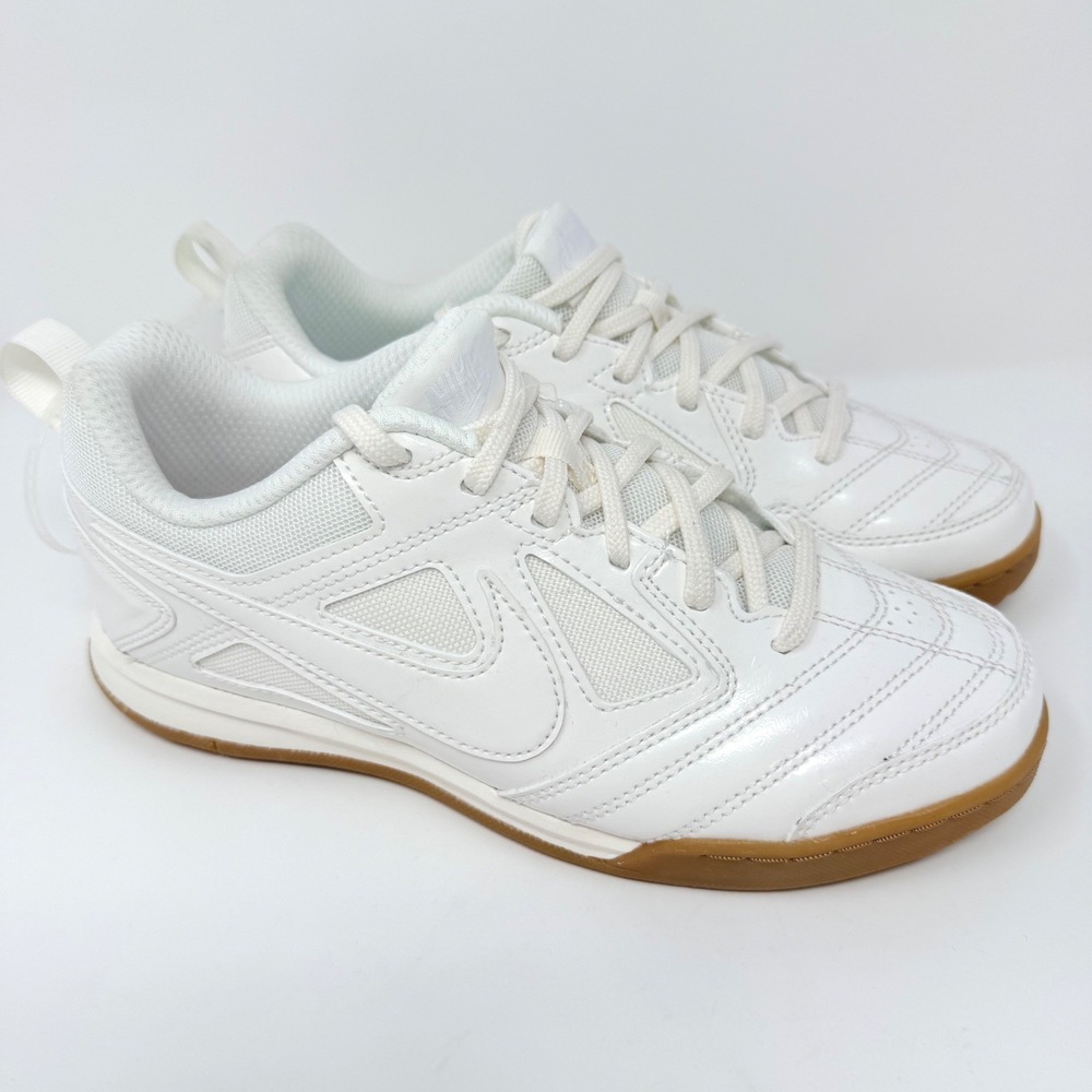 Nike Jr Bravata II IC Kids Size 4Y Indoor Soccer Shoes White Gum 117084-100 NEW